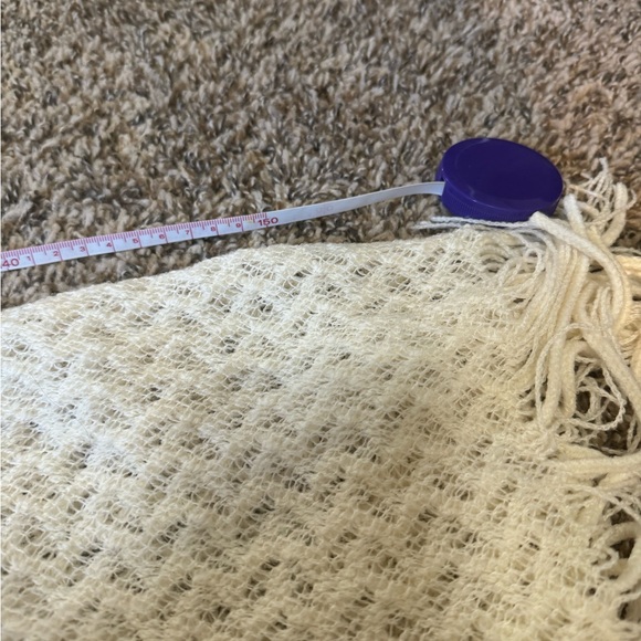 NWOT Cream Thin Decor Throw Blanket - Picture 11 of 15